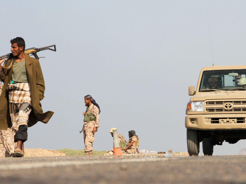 القوات الموالية للحكومة اليمنية خلال اشتباكات ضد المتمردين في منطقة ذباب غرب اليمن
