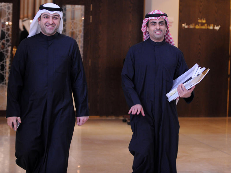 العدساني وأبل يتواجهان إلى اجتماعهما 