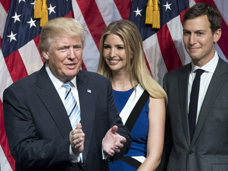 ترامب وكوشنر وابنته إيفانكا خلال حملة ترامب الانتخابية ( أ ف ب )