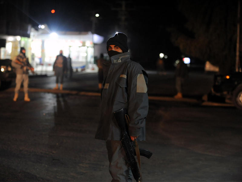 الأمن الأفغاني في موقع الاعتداء الارهابي