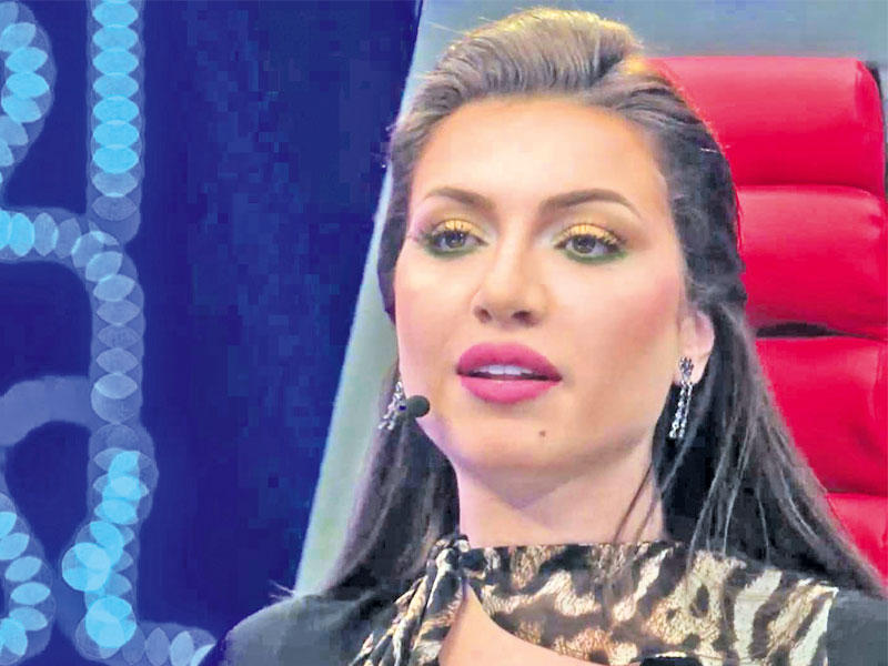 الإعلامية منى عبد الوهاب