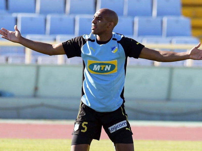  المدافع البرازيلي كارلوس روبرتو 