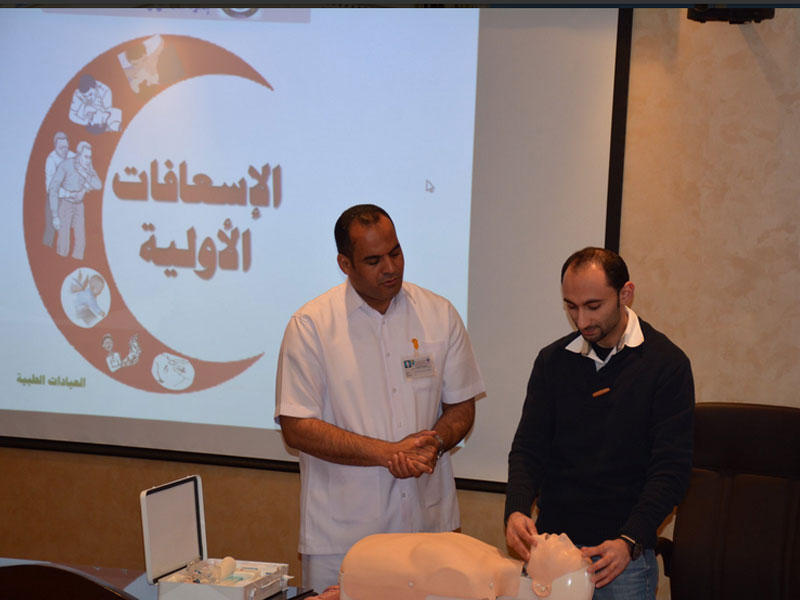 إدارة الأمن والسلامة نظمت دورة عن مبادئ الإطفاء ومبادئ الإسعافات الأولية بكلية العلوم الحياتية