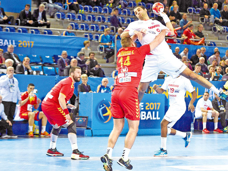 أمين بن نور نجم المنتخب التونسي في محاولة أمام مقدونيا