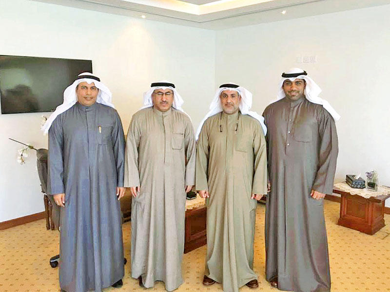 الفارس متوسطاً رابطة أعضاء هيئة تدريس «التطبيقي» 