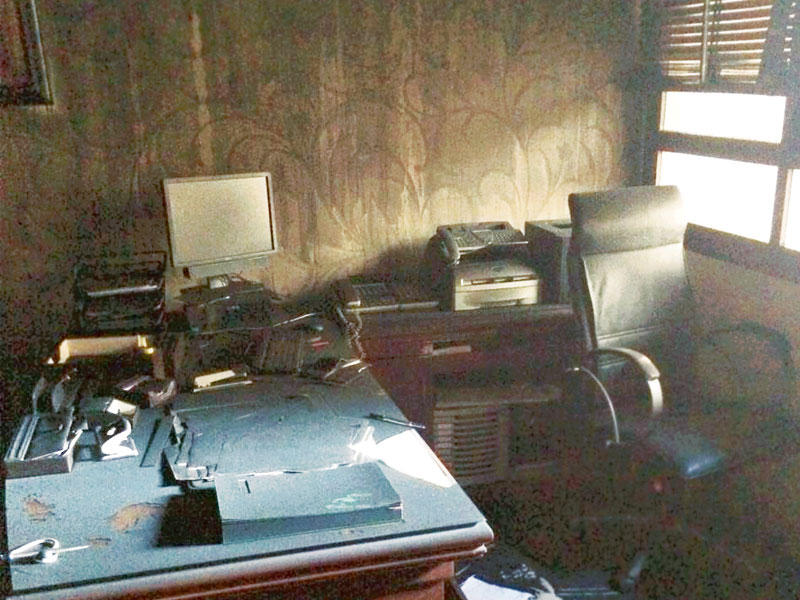 آثار الحريق في مبنى المدرسة