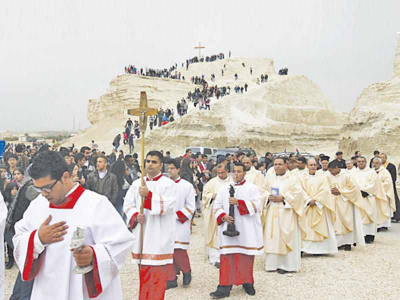 آلاف المسيحيين يحجون إلى نهر الأردن