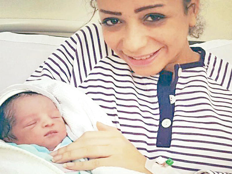 هدير مع طفلها