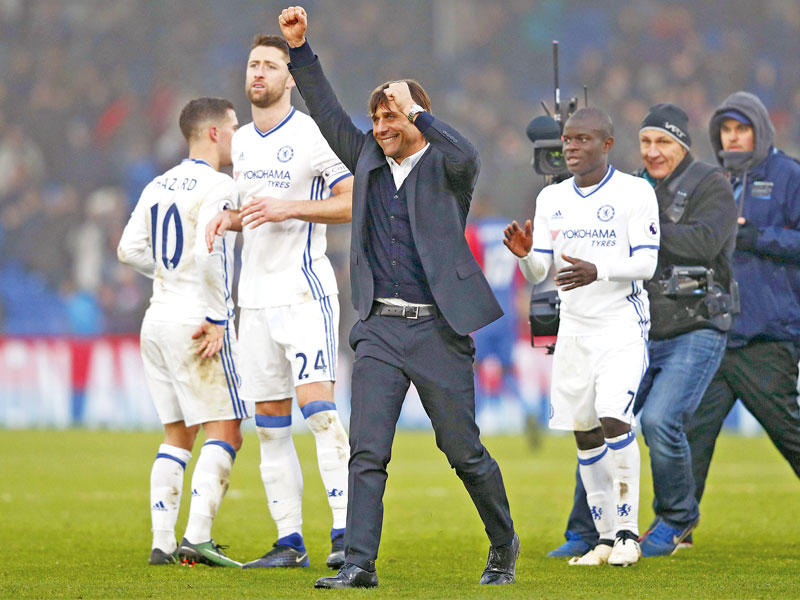 كونتي مدرب تشلسي بعد انتهاء مباراة سابقة في الدوري الإنكليزي