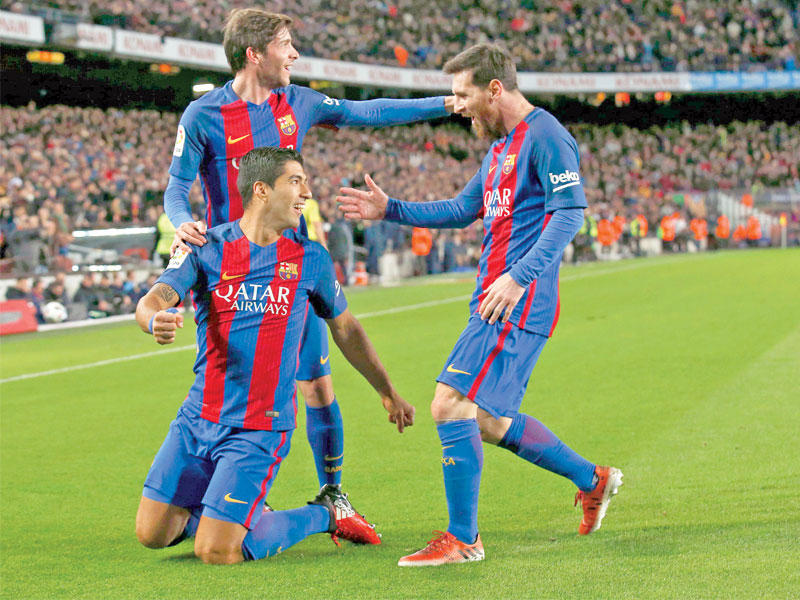 لاعبو برشلونة خلال مباراة سابقة هذا الموسم