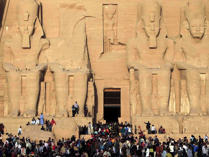 ارشيفية (تمثال رمسيس الثاني داخل معبد أبوسمل)