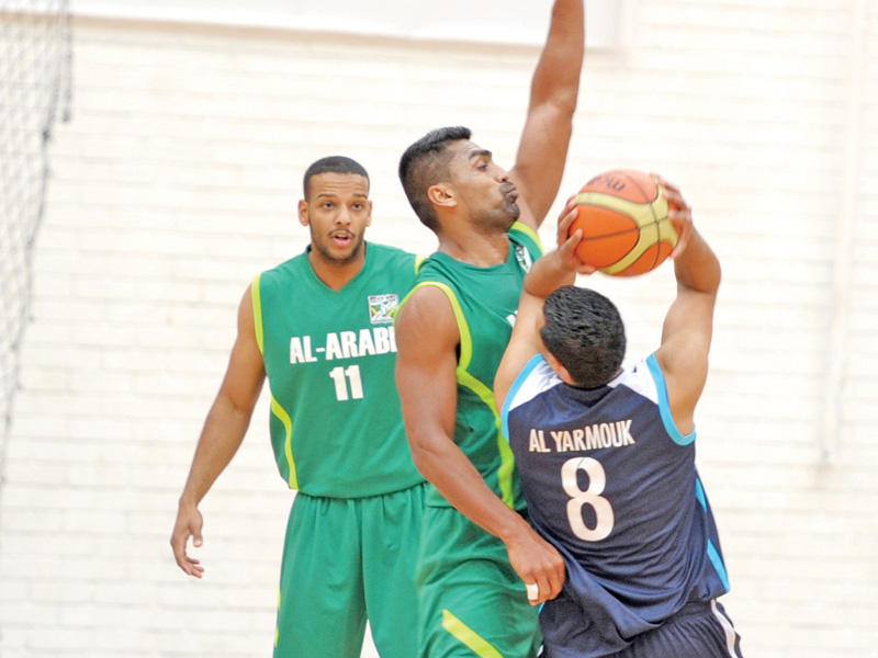 لاعبا العربي في المباراة السابقة أمام اليرموك 