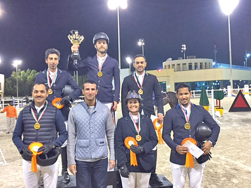 الأبطال على منصة التتويج