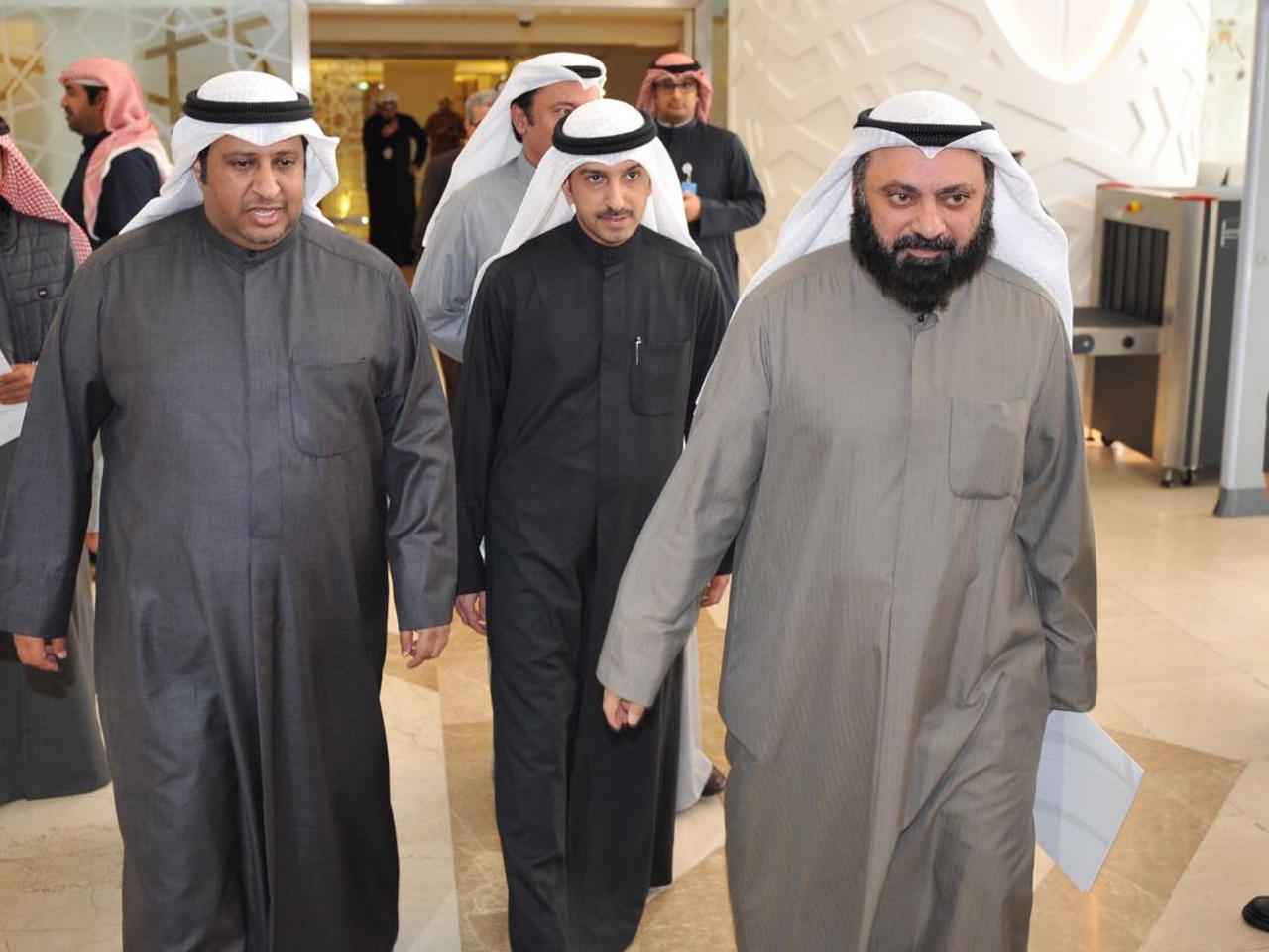 النواب الطبطبائي والسبيعي والبابطين يقدمون استجواب الحمود رسمياً