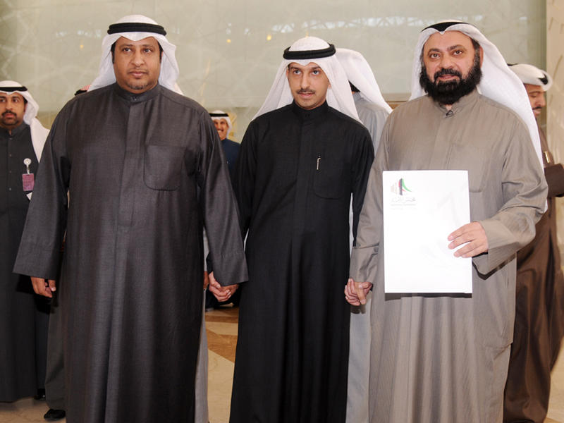 الطبطبائي والبابطين والسبيعي أثناء توجههم لتقديم الاستجواب أمس	(تصوير عبدالله الخلف)