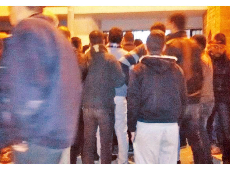 عشرات الأقباط أمس