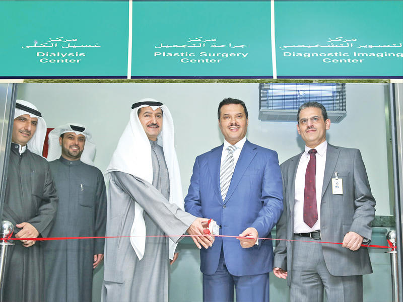 الحربي متوسطاً المرزوق والمطوع في افتتاح المراكز الثلاثة 