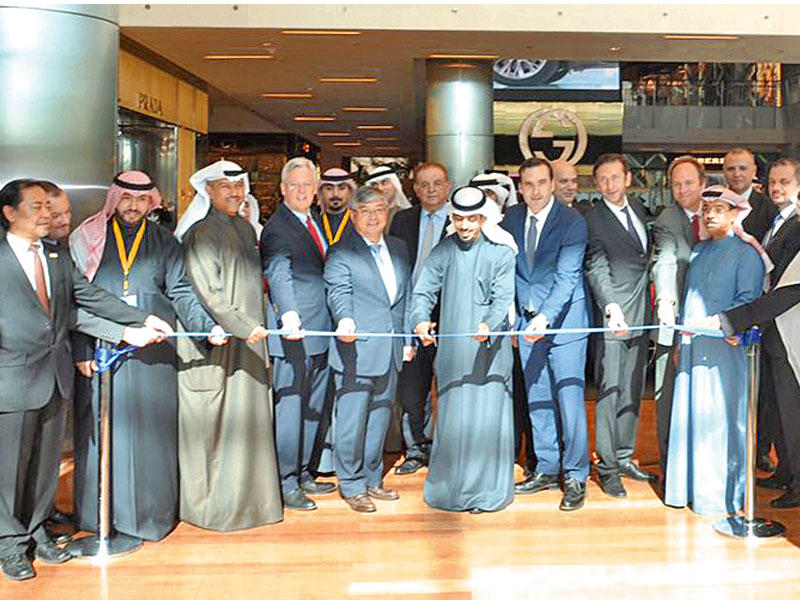 «بيتك» في قص شريط الافتتاح 