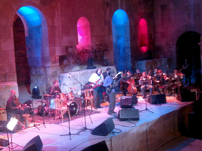 مسرح العاصمة الأردنية عمان أمس 