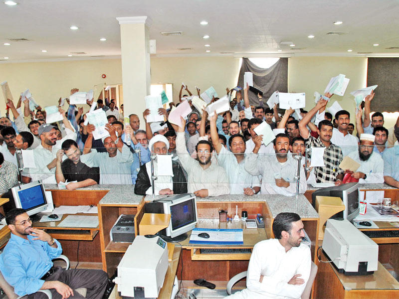 صورة أرشيفية لعمالة وافدة في الكويت