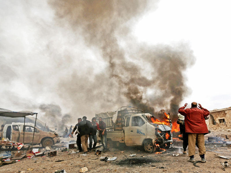 غارة تستهدف جب البرازي شرق الباب أمس الأول (رويترز)