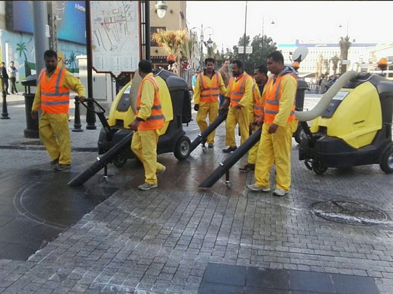 حملة نفذتها مراقبة النظافة العامة والخدمات العامة وفريق تطوير اسواق مدينة الكويت على سوق المباركية