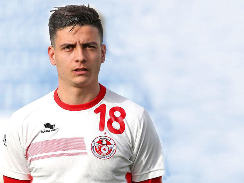 لاعب وسط منتخب تونس لكرة القدم لاري عازوني