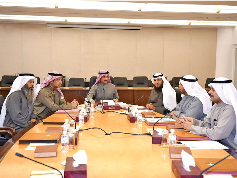 الغانم مترئساً اجتماع مكتب المجلس أمس