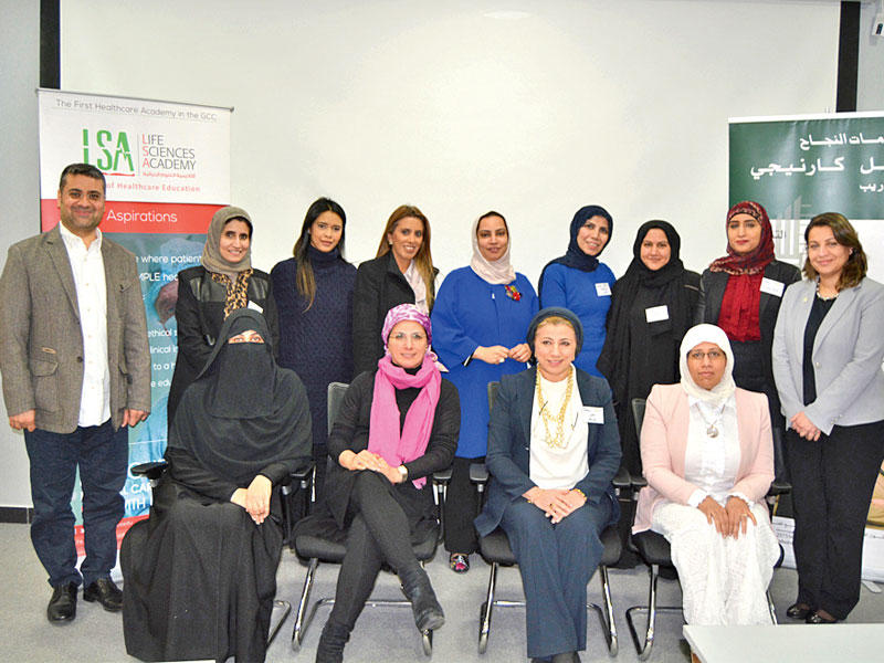 صورة للمتدربين في أكاديمية «العلوم الحياتية»