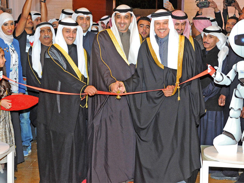 العبدالله خلال افتتاح معرض الاختراعات