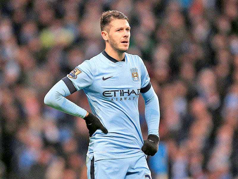  المدافع مارتن ديميكليس