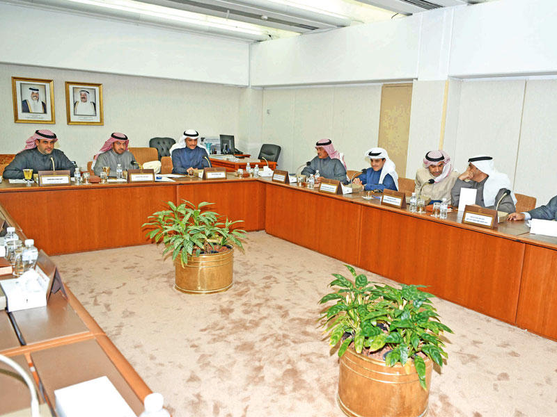 الغانم يحضر جانباً من اجتماع الخارجية البرلمانية أمس