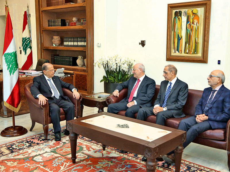 عون مستقبلاً وفد اللقاء الديمقراطي أمس t(الوكالة الوطنية)