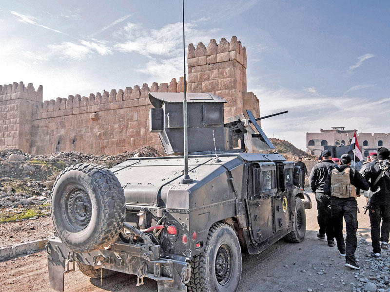 القوات العراقية في المنطقة الأثرية في الموصل التي حررتها كلها أمس (أ ف ب)n