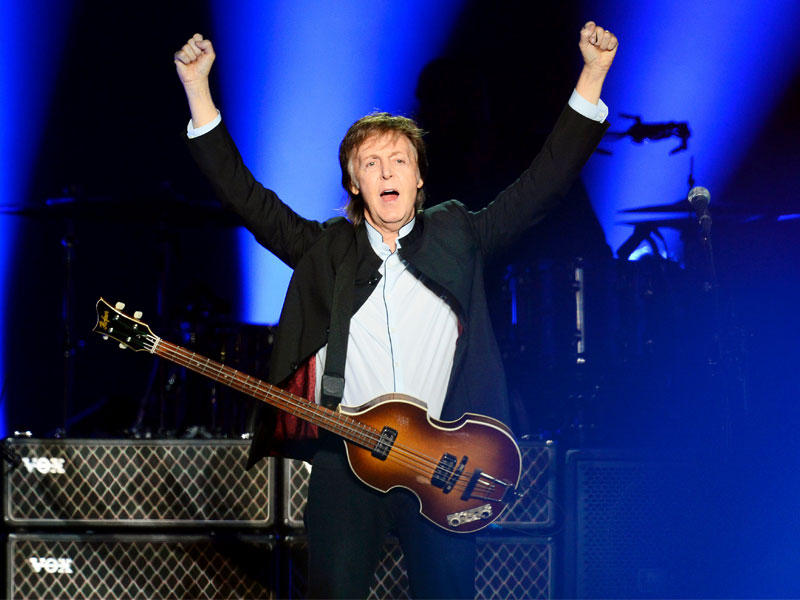  مغني فريق البيتلز السابق بول مكارتني 