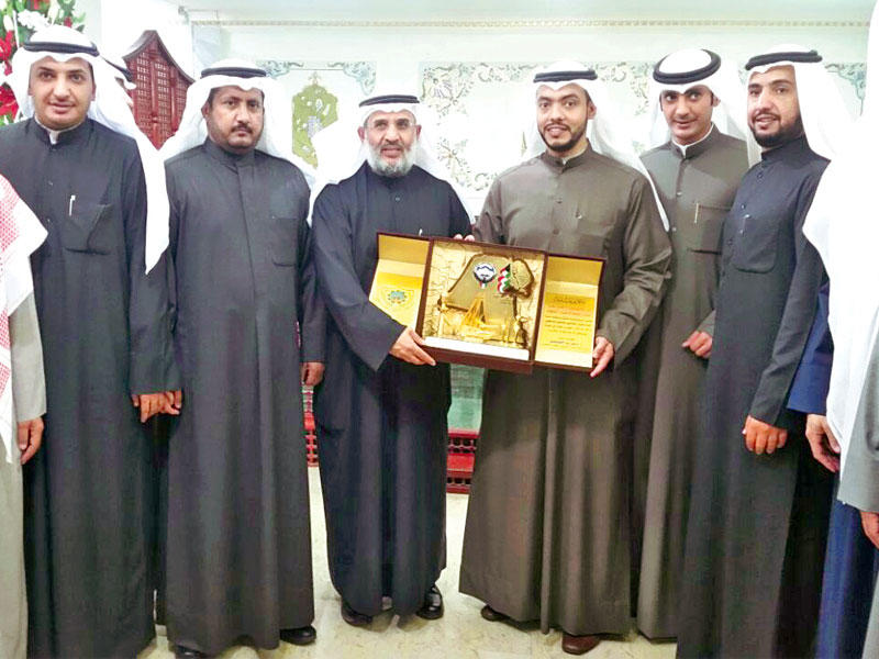 نقابة الأشغال مكرمة الوزير المطوع 