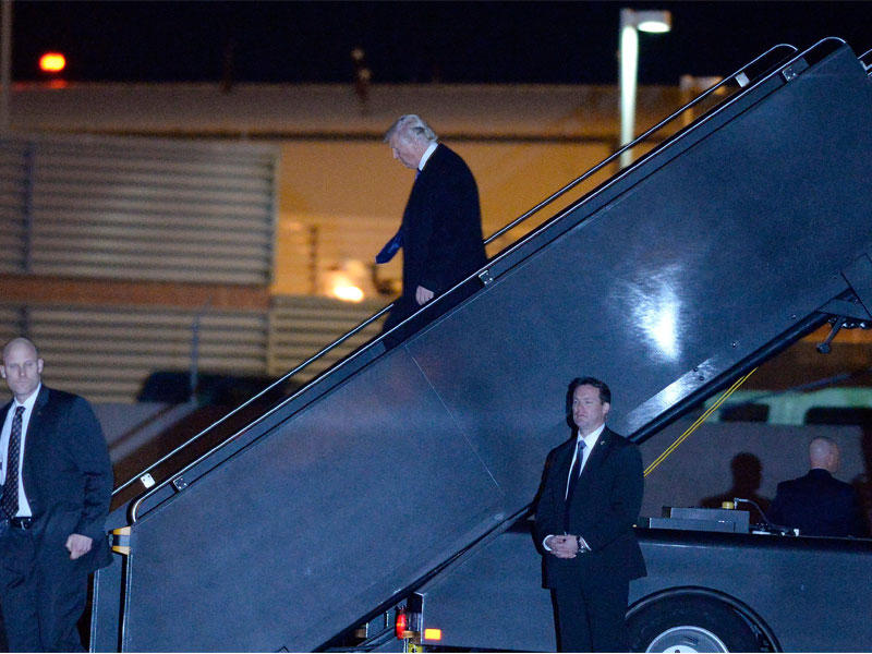 ترامب يصل إلى مطار رونالد ريغان في واشنطن أمس الأول     (إي بي أيه)