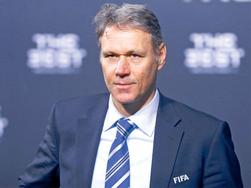  لاعب كرة القدم الهولندي السابق ماركو فان باستن