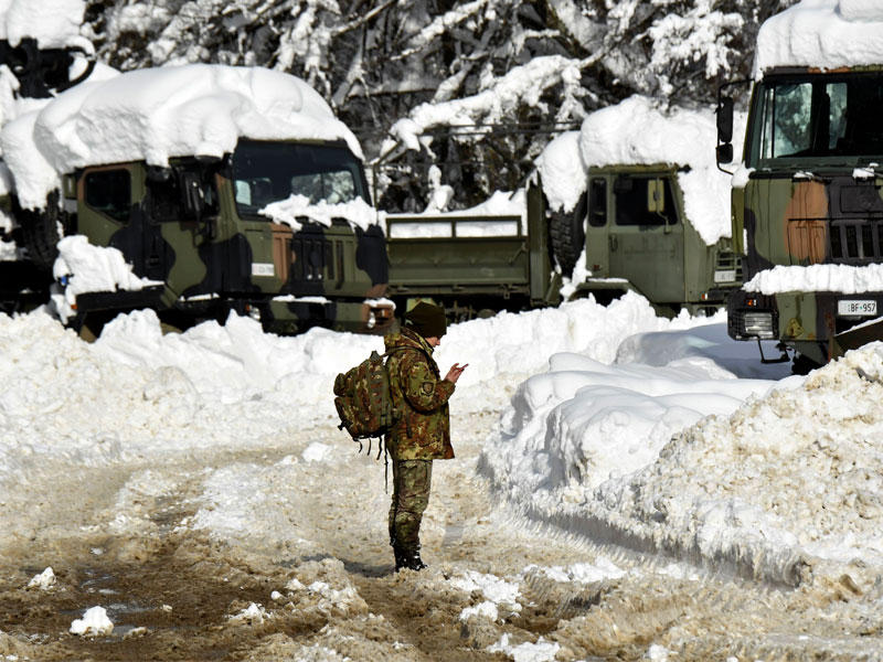 والانهيارات الثلجية في أقاليم وسط إيطاليا