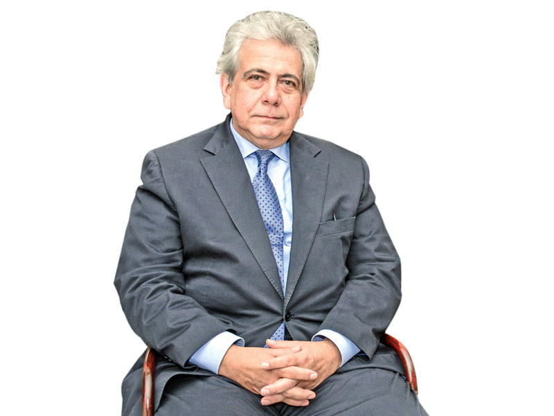 السفير البرازيلي نورتون رابستا في مقر إقامته ( الجريدة)