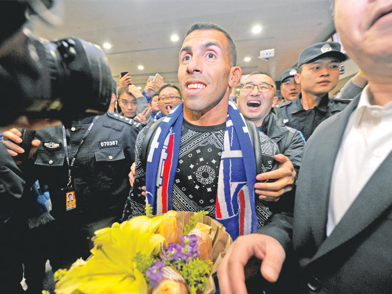 تيفيز لحظة وصوله إلى الصين