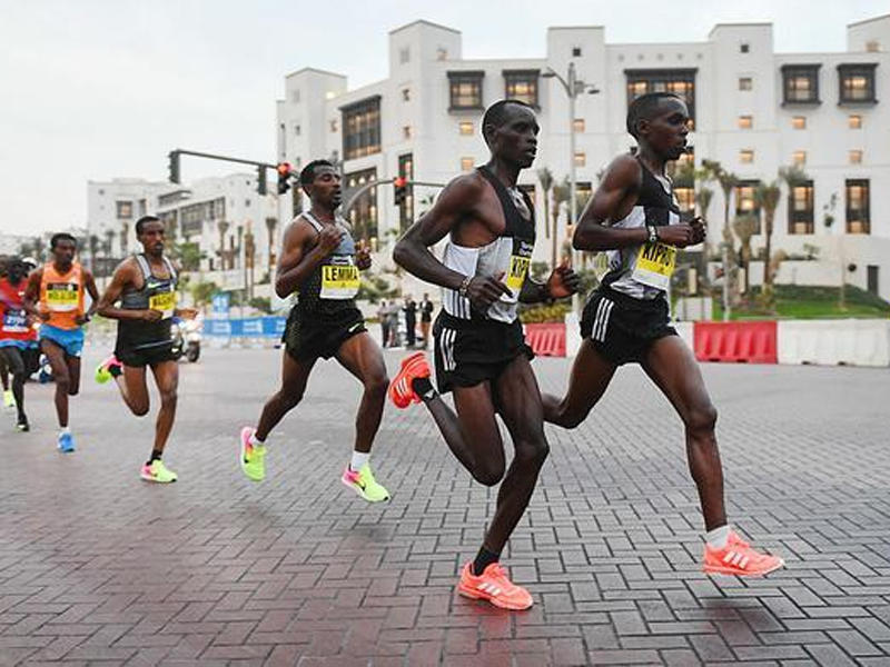 سيطر رياضيو إثيوبيا بصورة كاملة على المراكز الثلاثة الأولى في ماراثون دبي