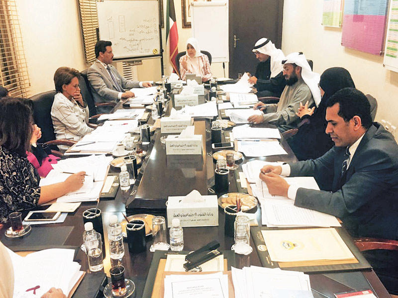 جانب من اجتماع المجلس الأعلى للأسرة 