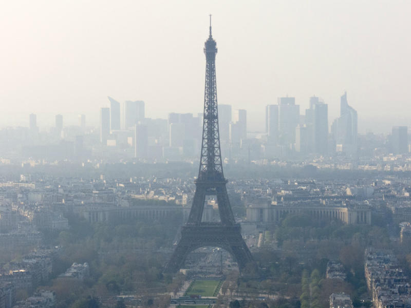 التلوث المنتشر في سماء باريس