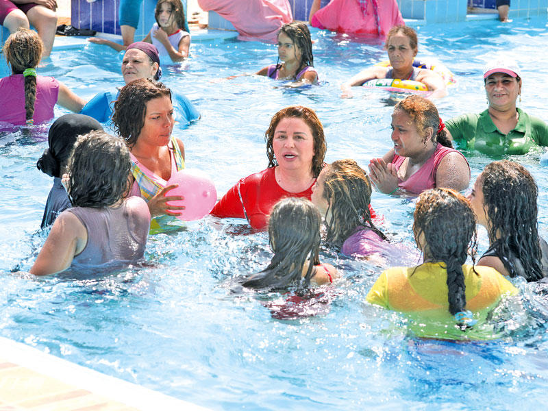 إلهام شاهين في فيلم «يوم للستات»