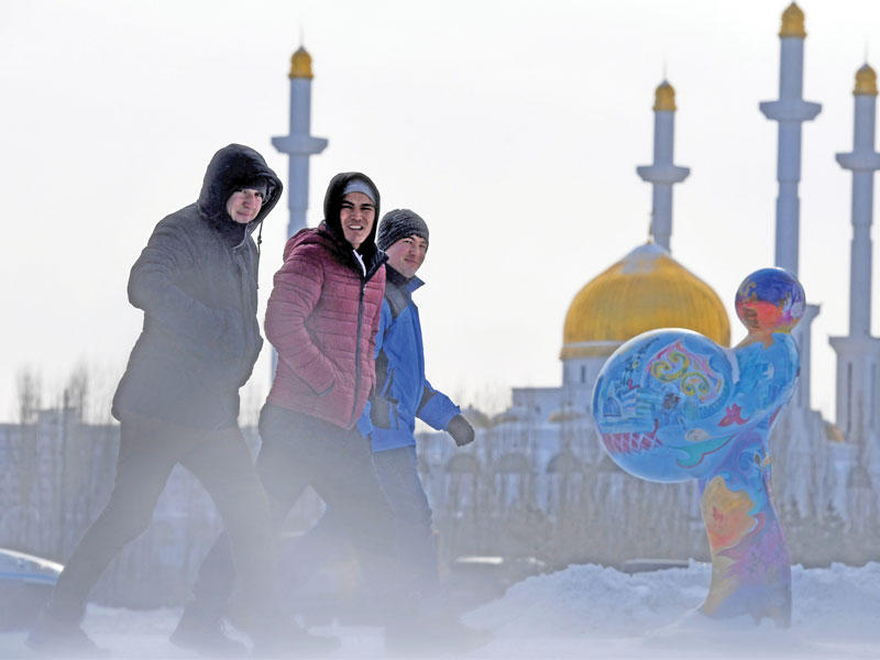 مسجد نور أستانة في عاصمة كازاخستان التي تستضيف اليوم الحوار السوري (أ ف ب)