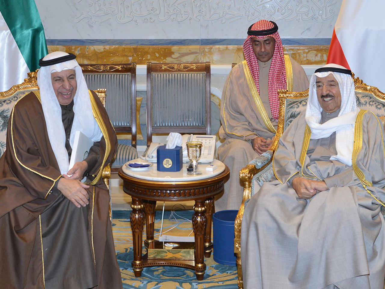 سمو الأمير يستقبل سفير المملكة العربية السعودية لدى دولة الكويت د. عبدالعزيز الفايز