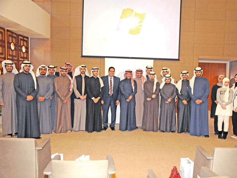 مشاركون في الدورة