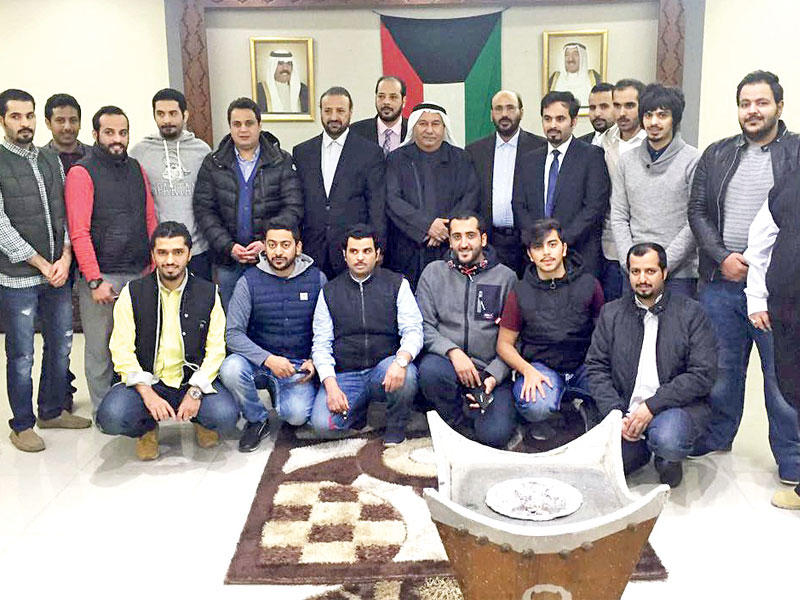  الذويخ متوسطاً أعضاء الاتحاد الوطني لطلبة الكويت