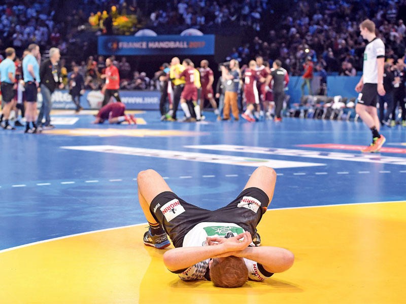 خيبة أمل أحد لاعبي منتخب ألمانيا بعد الهزيمة أمام قطر 